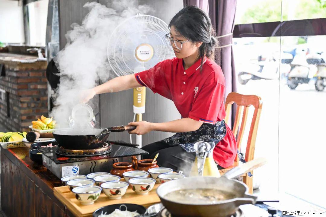 全网追的“扁担女孩”，找了一份暑假工，时薪12元 - 福州生活资讯 - 福州28生活网 fz.28life.net